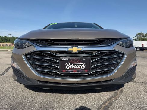 Used 2025 Chevrolet Malibu LT FWD image 2