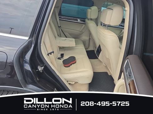 Used 2016 Volkswagen Touareg VR6 AWD/4WD image 12