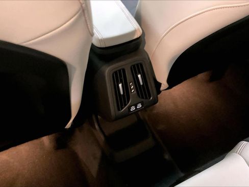 Used 2025 BMW X2 xDrive28i w/ Technology Package image 36