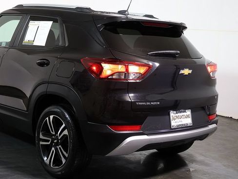 Used 2023 Chevrolet TrailBlazer LT FWD image 12