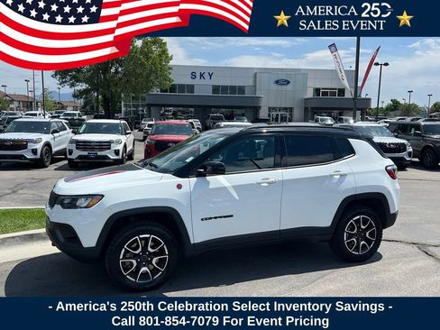Used 2025 Jeep Compass Trailhawk AWD/4WD image 1