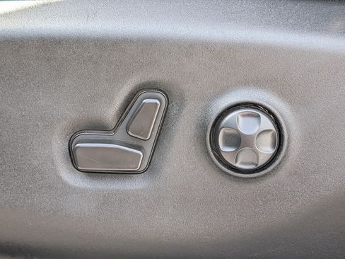 Used 2024 Chrysler Pacifica Limited FWD image 20
