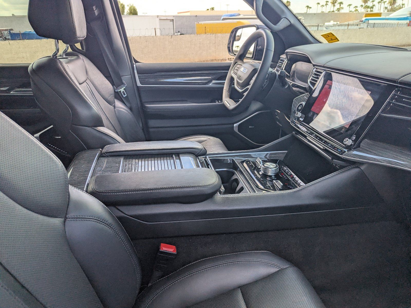 Used 2022 Jeep Wagoneer Series III w/ Premium Group I AWD/4WD image 12