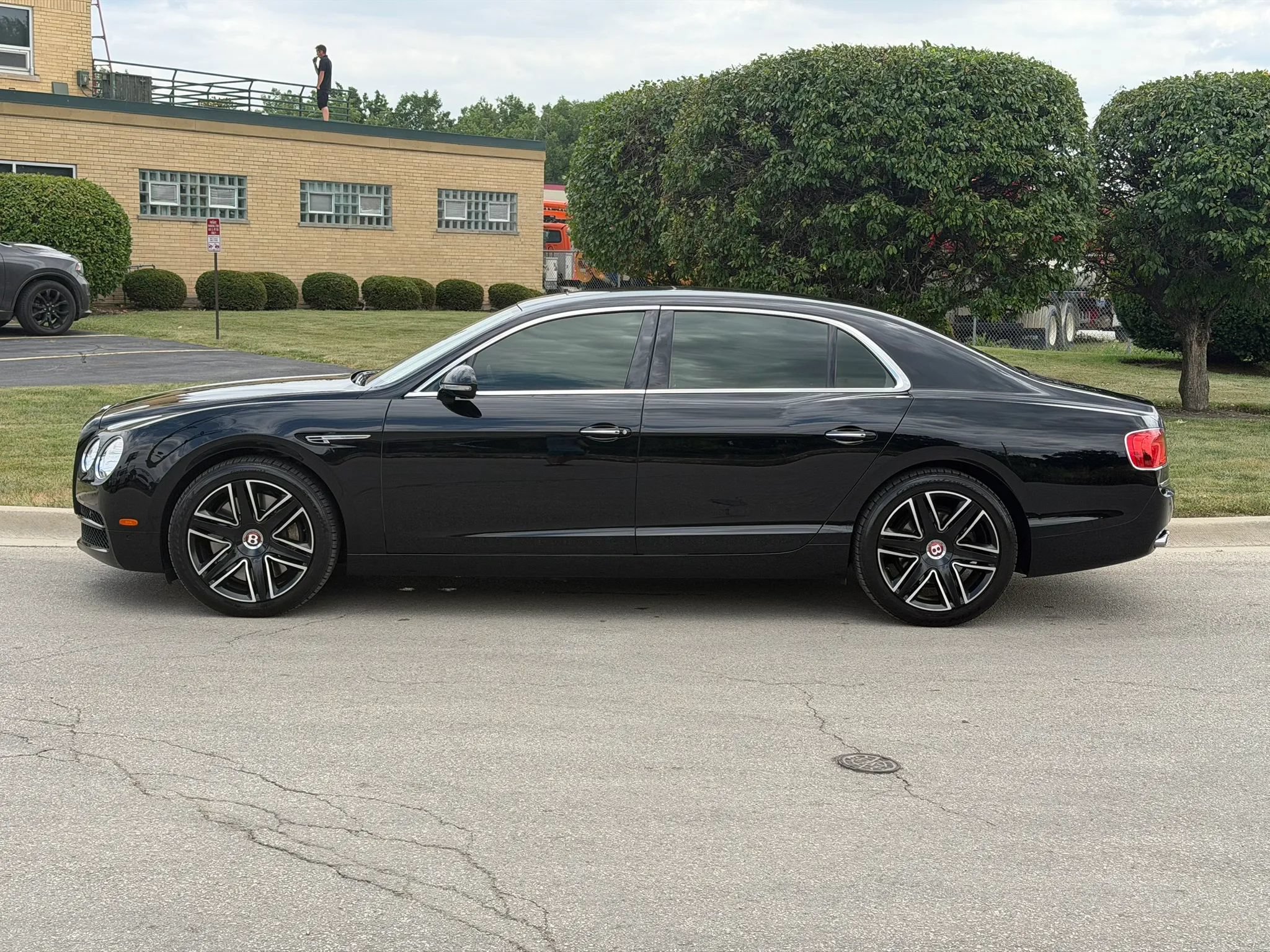 Used 2016 Bentley Flying Spur V8 AWD/4WD image 2