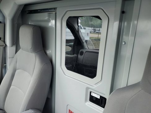 New 2027 Ford E-350 and Econoline 350 Super Duty w/ Power Equipment Group RWD image 32
