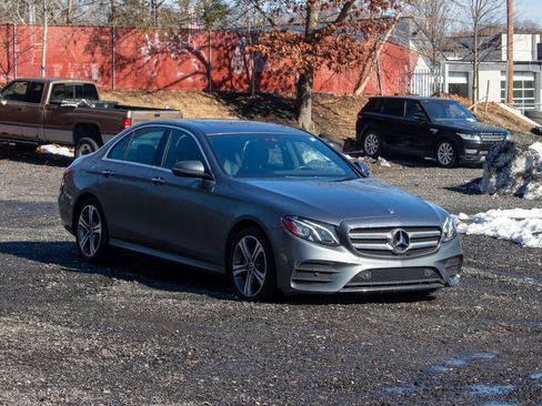 Used 2018 Mercedes-Benz E 300 4MATIC image 7