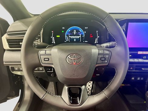 New 2026 Toyota Camry Hybrid FWD image 12