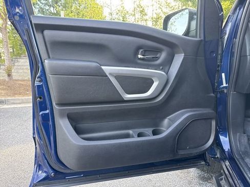 Used 2024 Nissan Titan SV RWD image 10