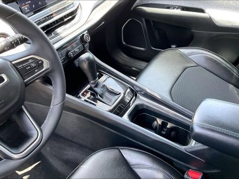 Used 2022 Jeep Compass Latitude FWD image 17