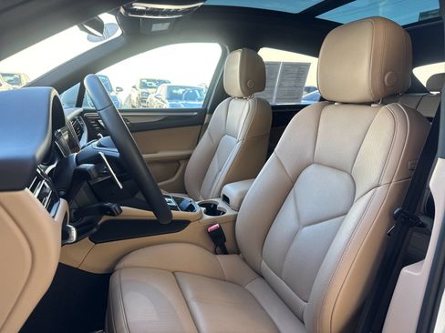 Certified 2026 Porsche Macan AWD/4WD image 5