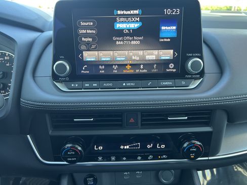 Used 2025 Nissan Rogue SV FWD image 24