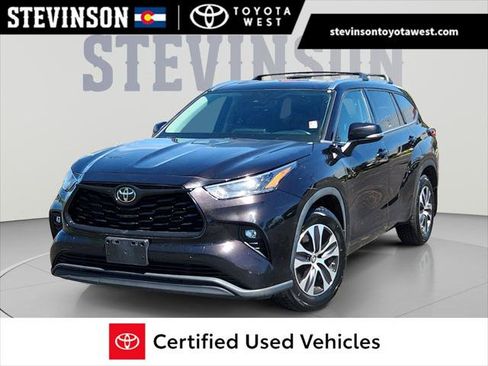 Certified 2020 Toyota Highlander XLE AWD/4WD image 1