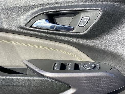 Used 2024 Chevrolet Trax ACTIV w/ Sunroof Package image 19