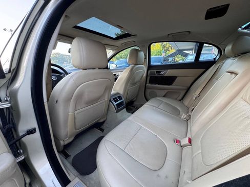 Used 2009 Jaguar XF Premium RWD image 10