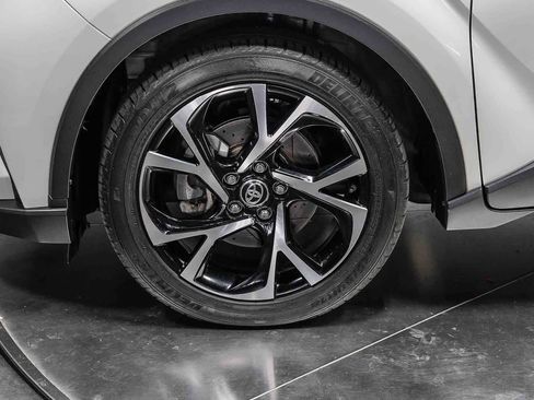 Certified 2021 Toyota C-HR XLE FWD image 10