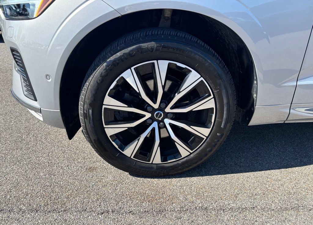 Certified 2023 Volvo XC60 B5 Plus w/ Climate Package AWD/4WD image 32
