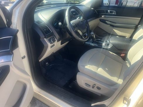 Used 2018 Ford Explorer XLT w/ Equipment Group 201A image 13