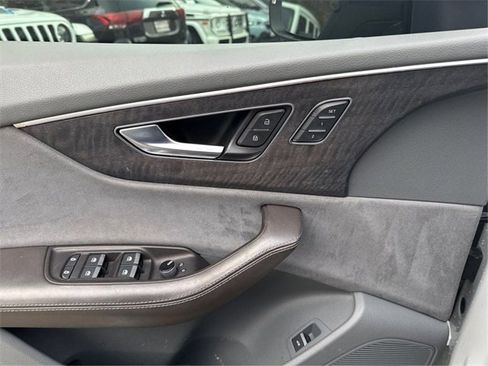 Used 2019 Audi Q8 Prestige w/ Luxury Package image 17