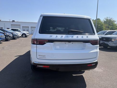 Used 2023 Jeep Wagoneer 4WD w/ Premium Group I image 4