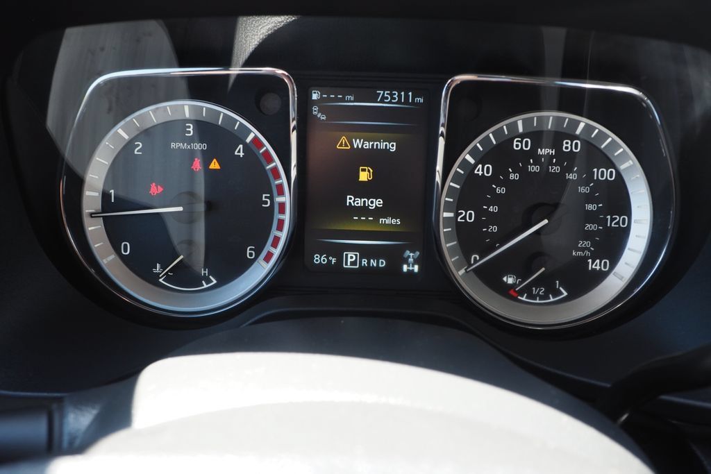 Used 2017 Nissan Titan PRO-4X AWD/4WD image 25