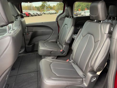 New 2026 Chrysler Pacifica Select FWD image 11