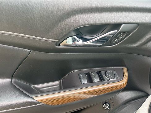 Used 2020 GMC Acadia SLE w/ Driver Convenience Package image 24