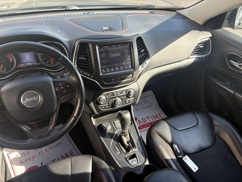 Used 2019 Jeep Cherokee Trailhawk w/ Cold Weather Group AWD/4WD image 10