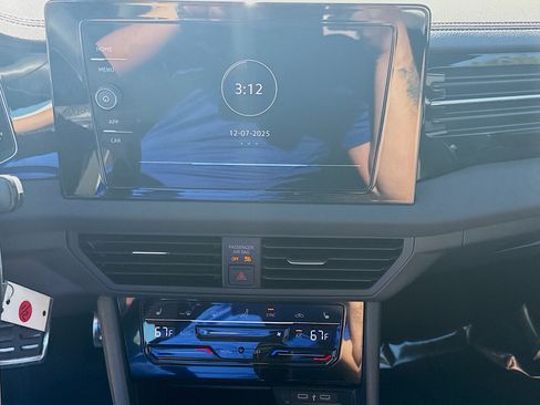 Certified 2025 Volkswagen Jetta Sport image 12