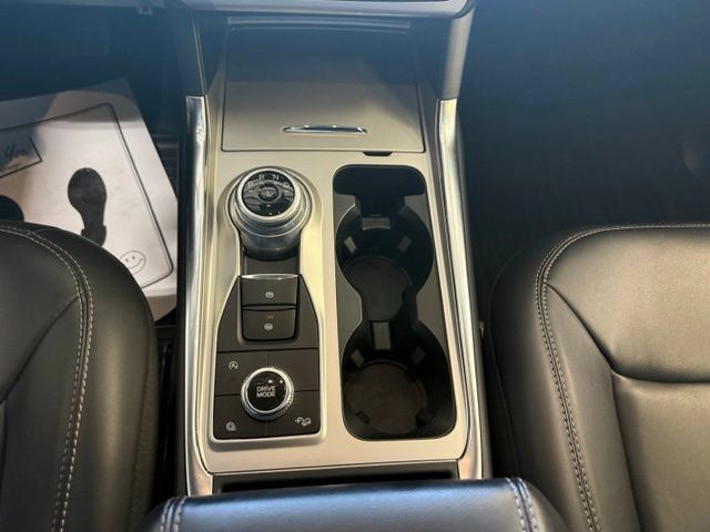 Used 2022 Ford Explorer XLT w/ Equipment Group 202A AWD/4WD image 18