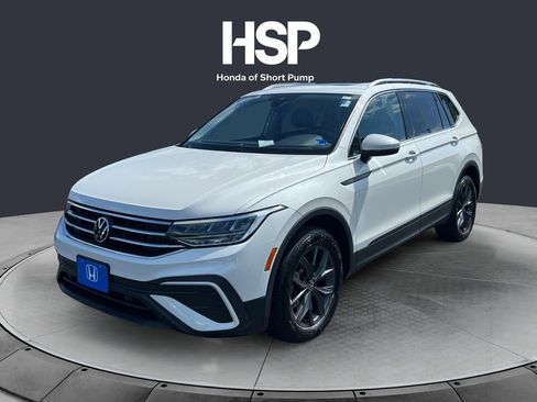 Used 2023 Volkswagen Tiguan SE FWD image 1