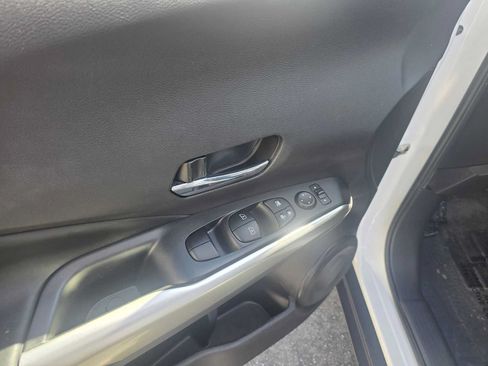 Used 2020 Nissan Kicks SR w/ SR Premium Package FWD image 19