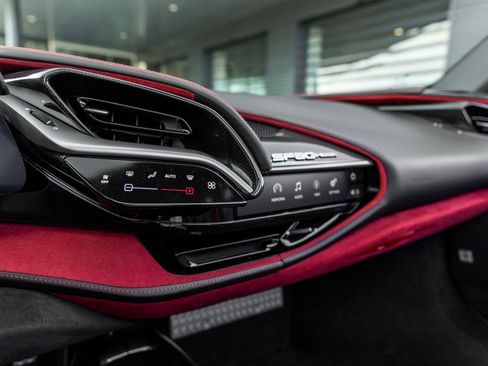 Used 2024 Ferrari SF90 Spider image 37