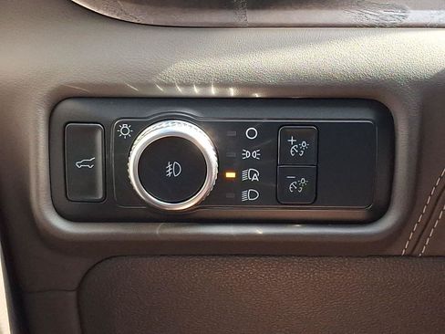 Used 2022 Ford Explorer Platinum w/ Equipment Group 601A AWD/4WD image 26