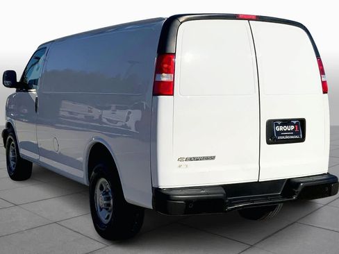 Used 2021 Chevrolet Express 2500 w/ Driver Convenience Package image 9