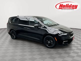 Used 2025 Chrysler Pacifica Select FWD video 1