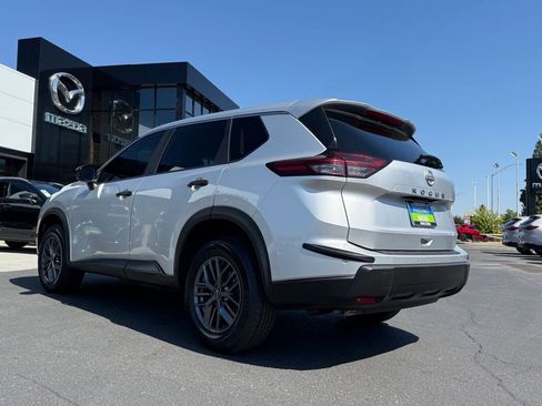 Used 2024 Nissan Rogue S FWD image 7