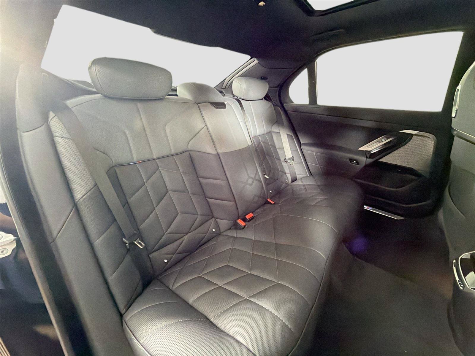 New 2026 BMW 750e xDrive w/ Premium Package AWD/4WD image 24