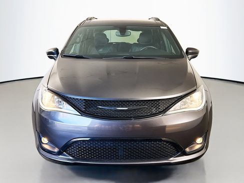 Used 2020 Chrysler Pacifica Touring-L w/ S Appearance Package image 2