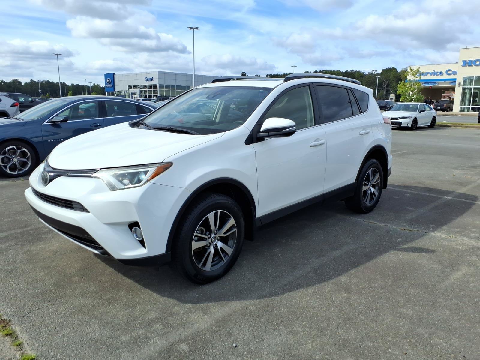 Used 2018 Toyota RAV4 XLE w/ Plus Extra Value Package FWD image 3