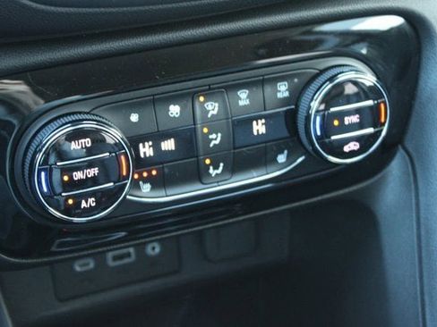 Certified 2022 Buick Encore GX Essence image 24