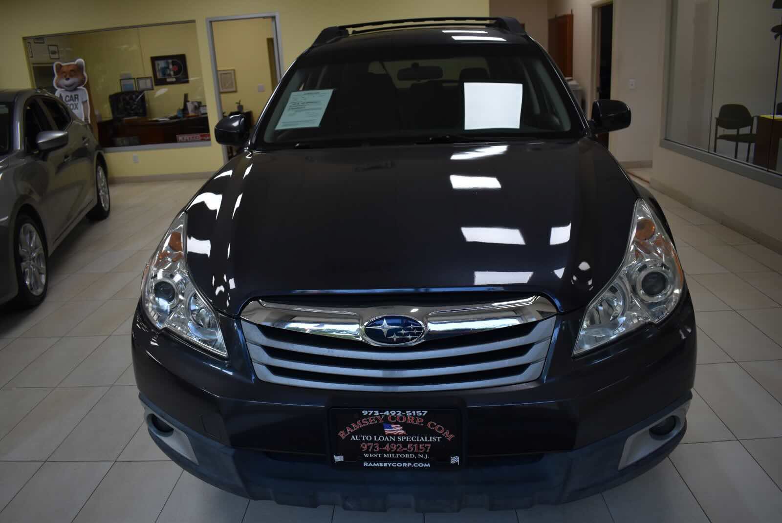 Used 2011 Subaru Outback 2.5i Premium w/ All-Weather Pkg AWD/4WD image 9