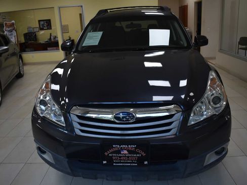 Used 2011 Subaru Outback 2.5i Premium w/ All-Weather Pkg AWD/4WD image 9