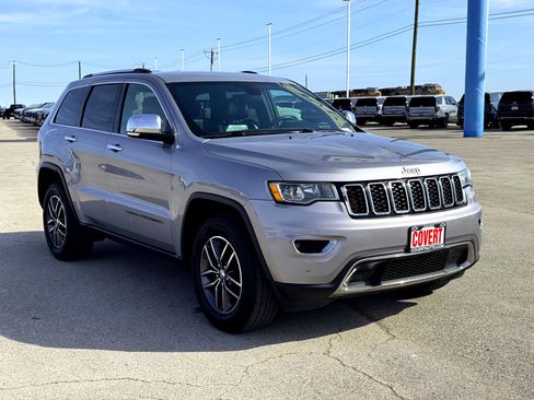 Used 2017 Jeep Grand Cherokee Limited image 4