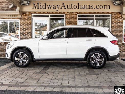 Used 2017 Mercedes-Benz GLC 300 4MATIC w/ Premium 2 Package image 21