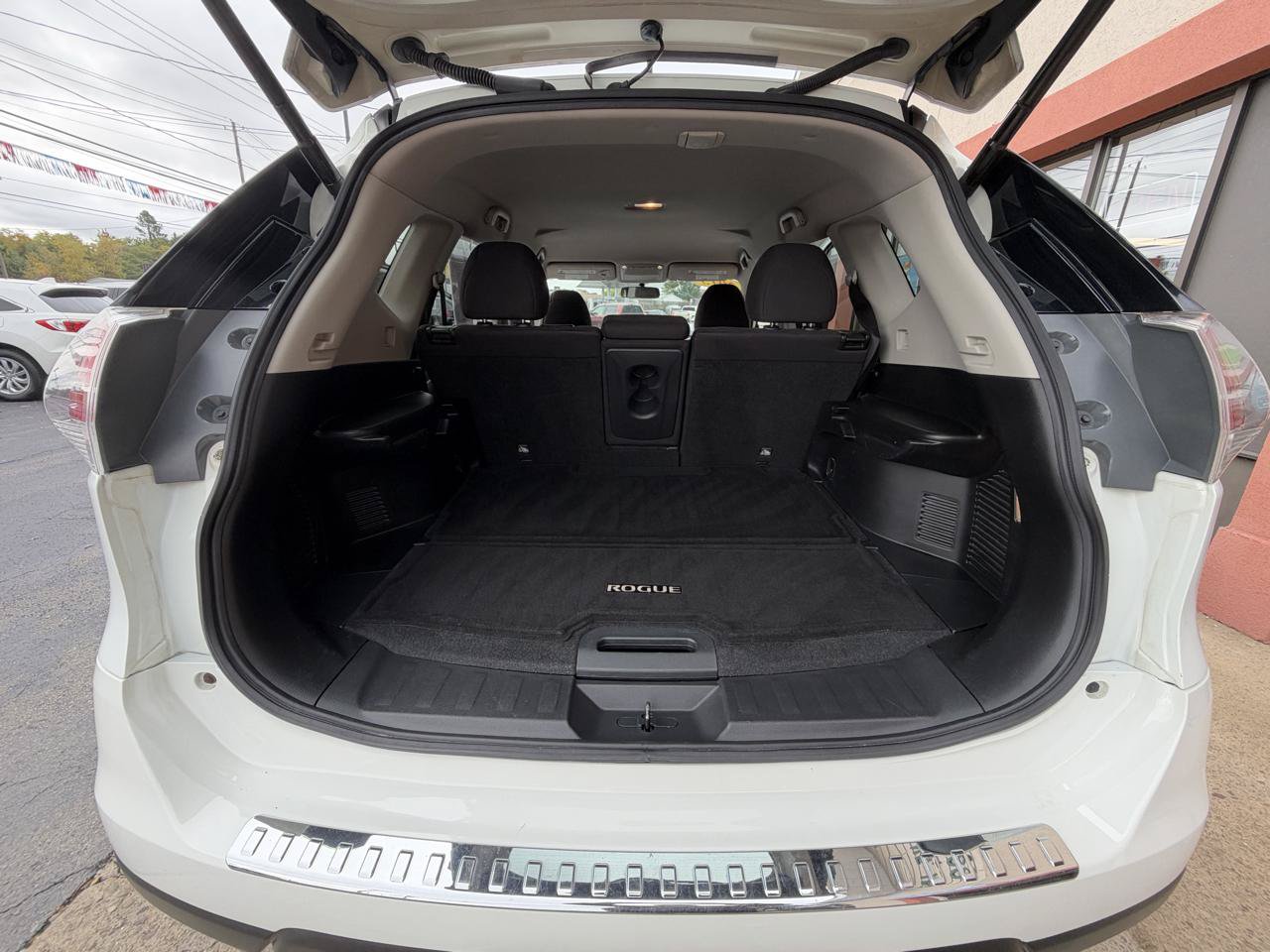 Used 2015 Nissan Rogue SV w/ SV Premium Package AWD/4WD image 18
