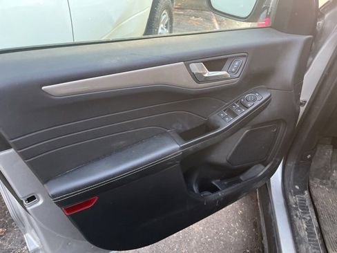 Used 2021 Ford Escape SEL image 11