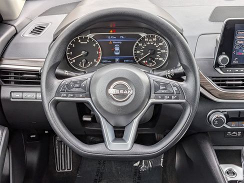 Used 2025 Nissan Altima 2.5 SV FWD image 17