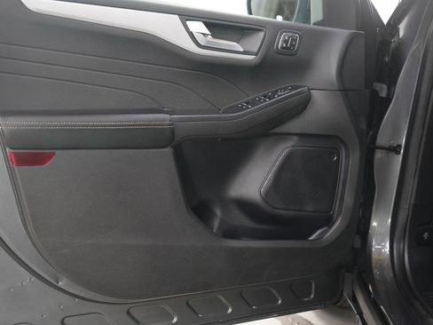 Used 2023 Ford Escape Platinum AWD/4WD image 19