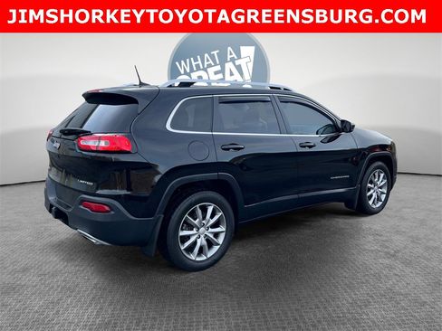 Used 2017 Jeep Cherokee Limited image 3