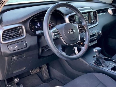 Used 2019 Kia Sorento S image 16